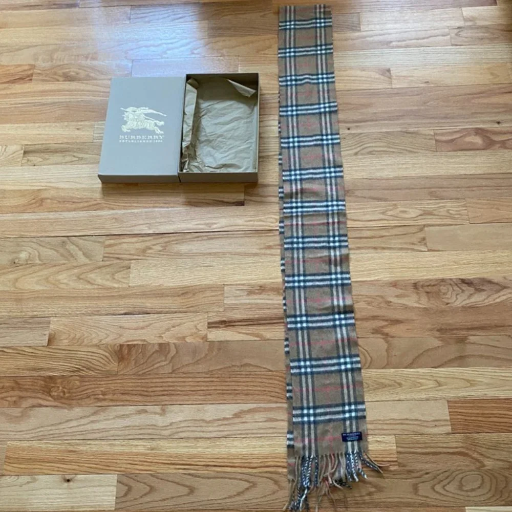 Authentic Burberry Super Long 100%Cashmere Scarf in Beige Check - Picture 4 of 8